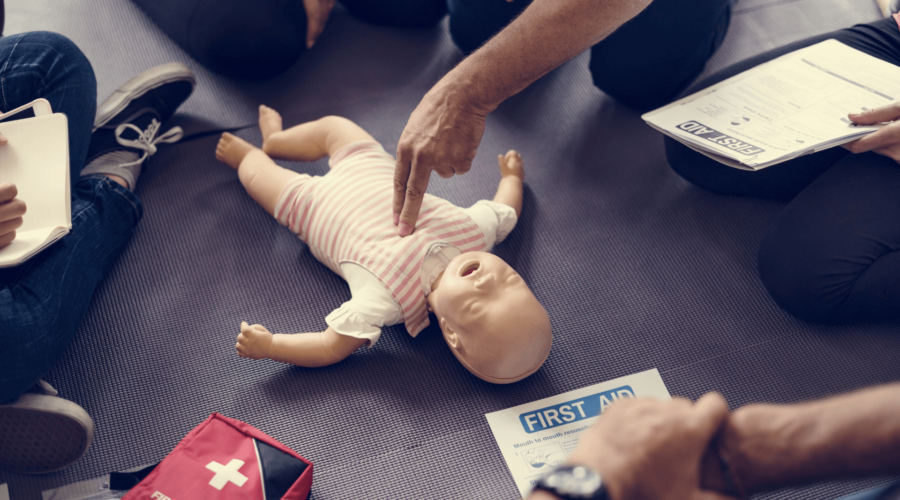 Formación en PRIMEROS AUXILIOS EN BEBÉS Y NIÑOS con Cruz Roja